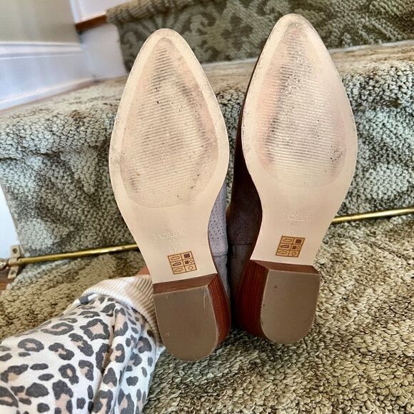 EEUC Women's J.Crew Factory Perforated Microsuede Ankle Bootie Boots Taupe 6.5 M - Picture 3 of 3